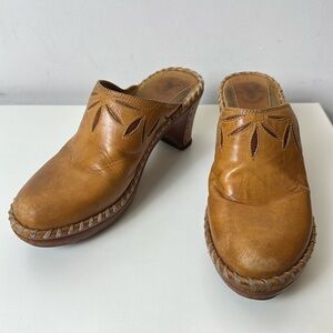 Frye Charlotte Flower clogs